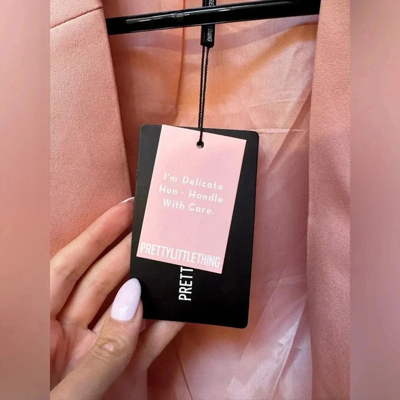 Pretty Little Thing Pink Shoulder Padded Relaxed Fit Cropped Blazer - Picture 5 of 7